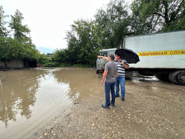 Все службы Можайского округа мобилизованы - откачиваю?...
