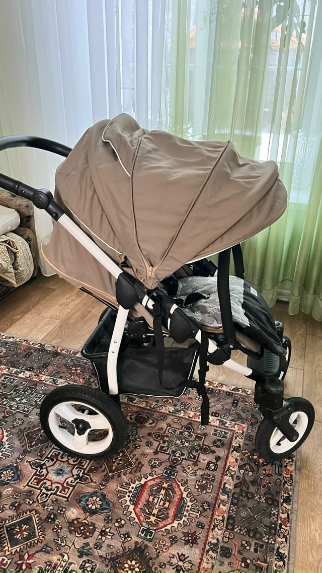 Продаётся детская прогулочная коляска. Складная, в отл...