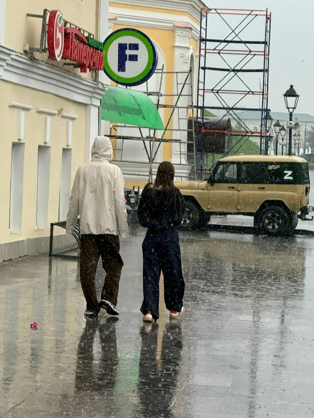 Романтика у молодежи совсем пропала 😢
Вот идет паре?...