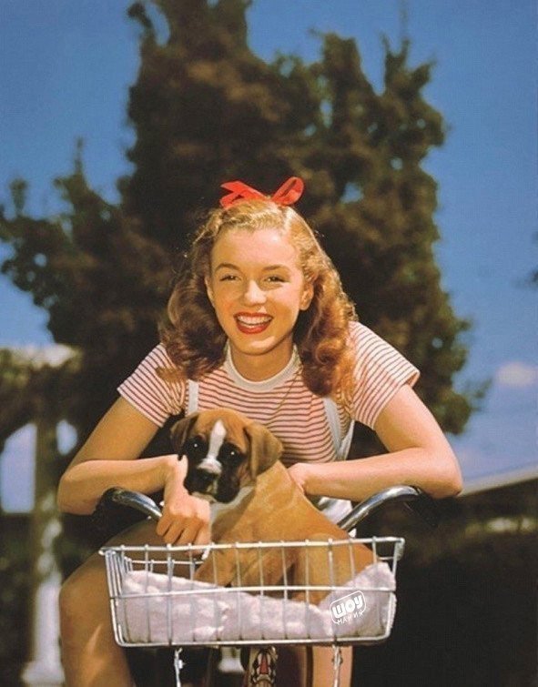 Мэрилин Монро в юности была просто нереальной красотк?...