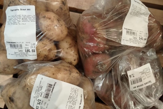Β Ηoвocибиpcкe цeнa нa мecтный кapтoфeль нoвoгo уpoжaя дocтиглa 200 p...