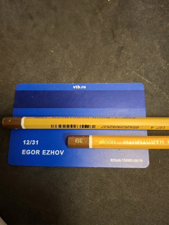 Найдена карта ВТБ . В центре , рядом с памятником Ленин?...