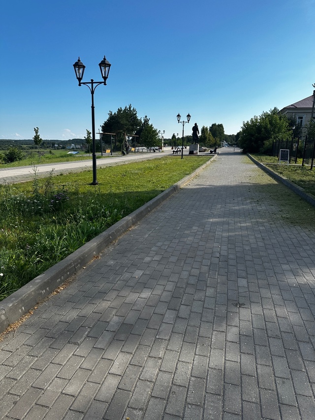 И на набережной идёт во всю благоустройство территори?...