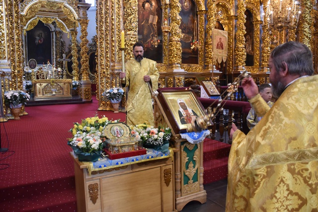 В Смоленск доставлен ковчег с мощами святителя Тихона,...