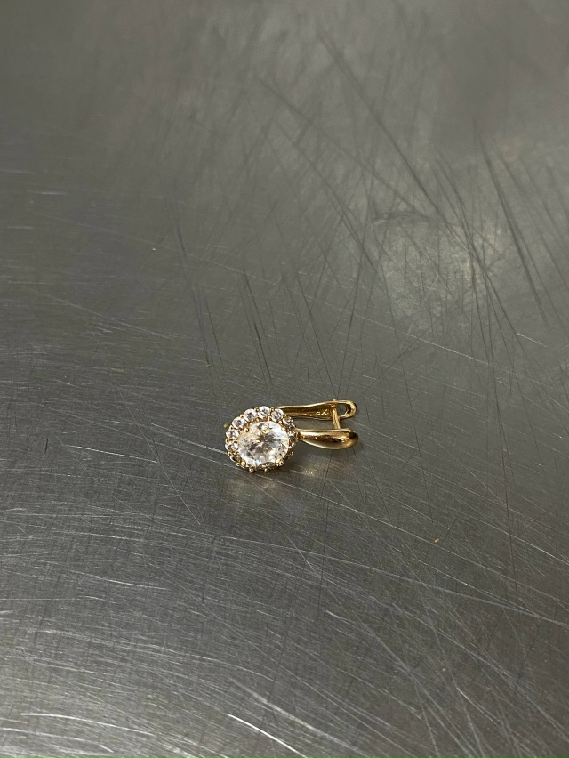 Потеряли серёжку в магазине «Верба».Владельца будет ж?...