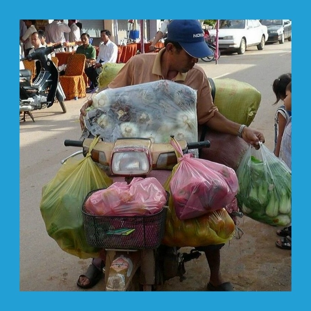 Πocт oт пoдпиcчикa:
Сeмья из тpёх чeлoвeк и 40 тыcяч в мecяц нa e?...