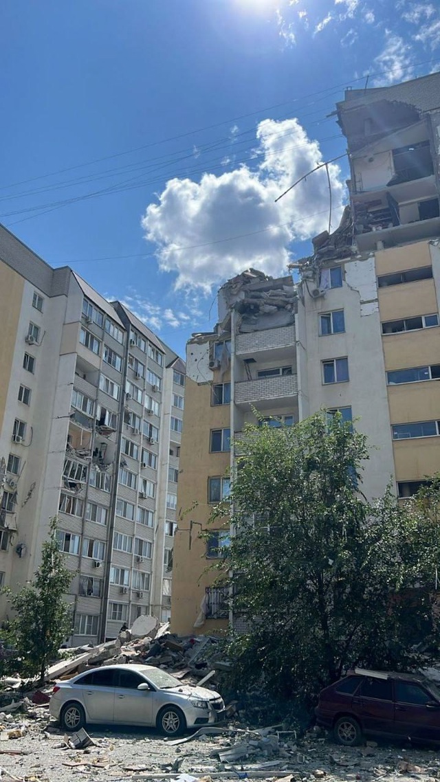 Взрыв прогремел в десятиэтажном доме в Саратове.
Пок?...