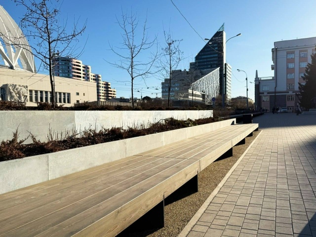 Сквер с амфитеатром возле УрГЭУ наполовину готов
Пере...