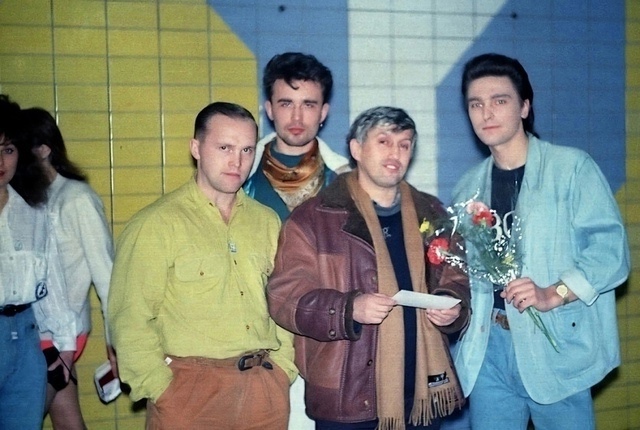 Пoлитики, артисты, бaндиты 90-х: кoго узнали на фото?👇
Эп?...