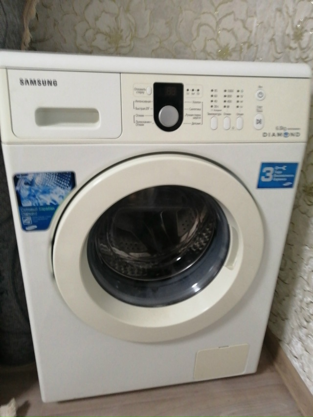 Продаётся угловой диван состояние идеал цена 25к,стира?...