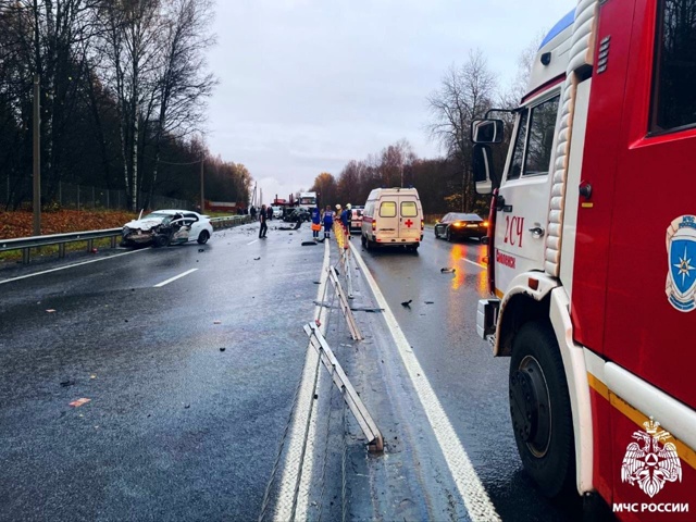 ‼️На трассе М-1 в Смоленском районе спасатели деблоки?...