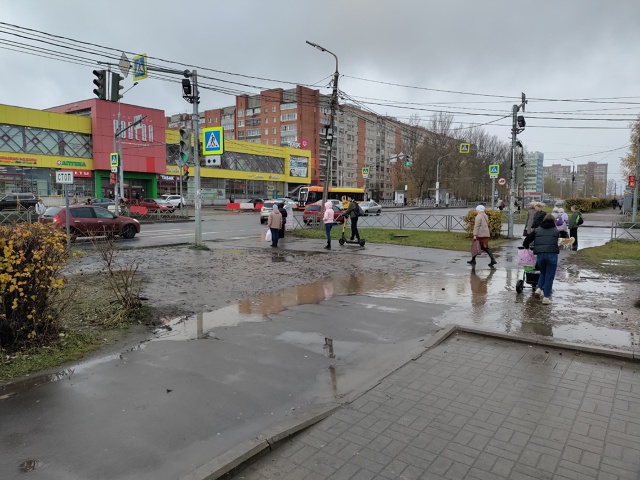 Людям приходится ходить по грязи, прыгать как сайгакам...