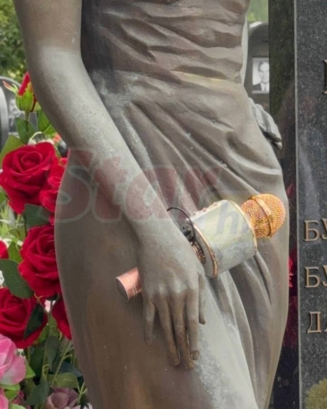 💔С памятника Жанны Фриске украли часы
Это было укра?...