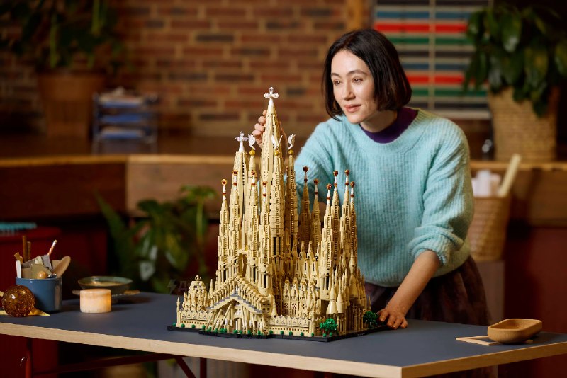 LEGO представила самый большой набор в своей истории — храм Саграда Фамилия в Барселоне
Выпуск приу