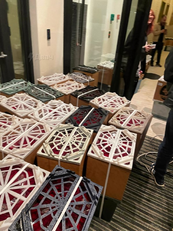 Москвич заплатил 70 миллионов рублей за признание в любви
Курьеры всю ночь таскали миллион роз и за