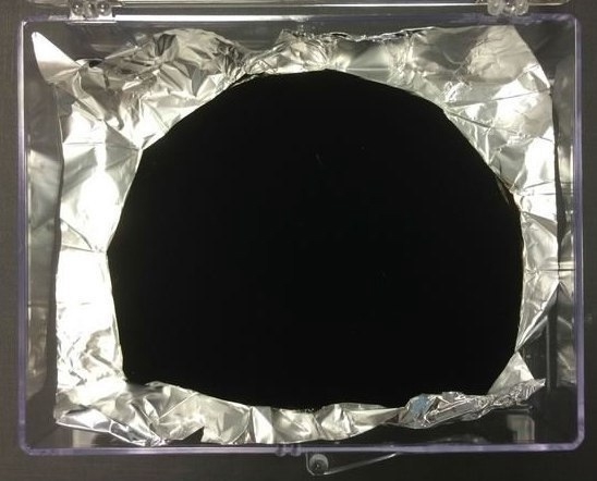 Vantablack - самый темный из известных материалов в мире.