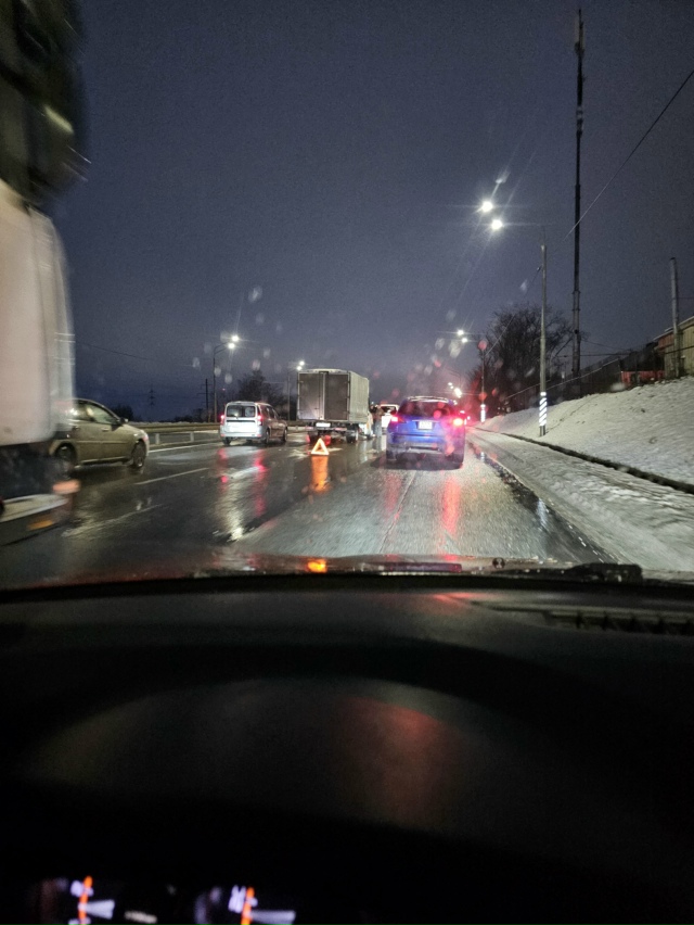 Наверху огуречки дтп. Фура 🚚, газель и прадо . Пробка у?...