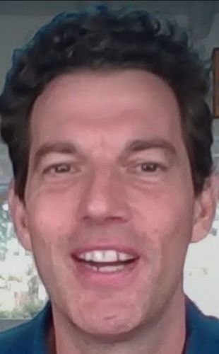 Этого афериста тоже уже в розыск пора.
Вообще представляю какое сейчас удивление испытывают разлоке