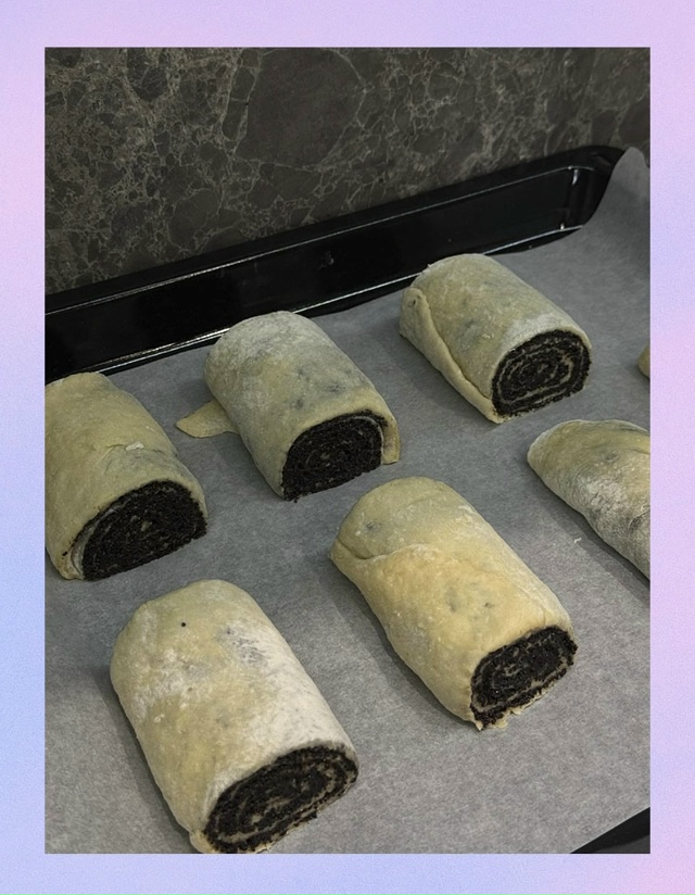 Достаточно ли мака я кладу в булки?