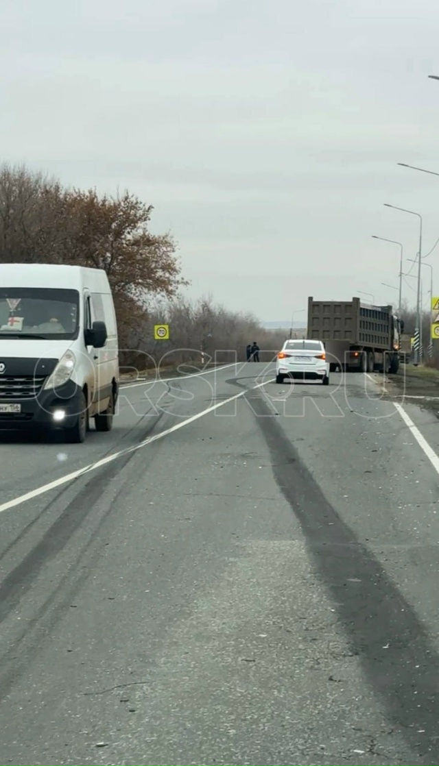 🚨 Трагедия на трассе Оренбург — Орск! Lada Largus влетела в...