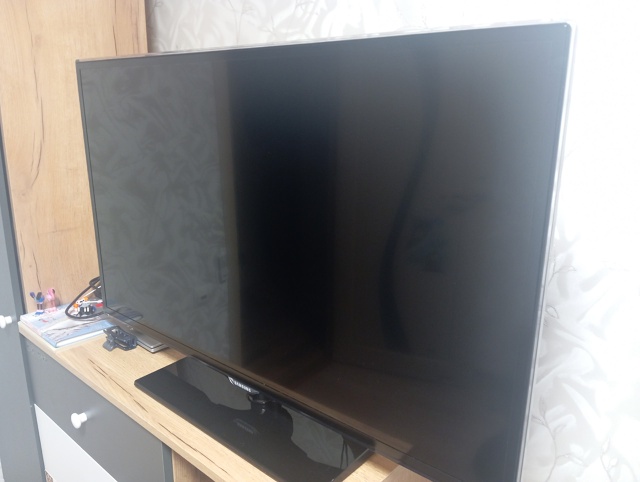 Продам телевизор Самсунг 40 диагональ с подключением к ...