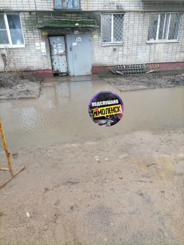 Двор на улице Седова, 33а. Сегодня, 15 ноября, ничего не из...