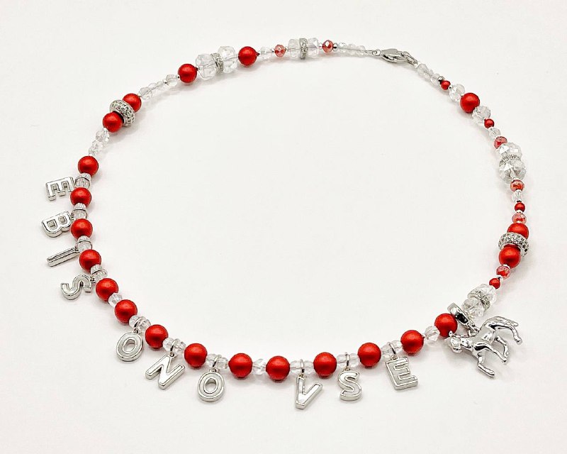 Смеюсь: бренд FrauMann выпустил идеальное колье с символом Нового года. Цена — 8600₽.
Буквально наш