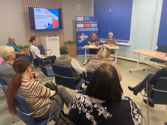 📲 В Вольском районе обсудили проблему неформальной з?...