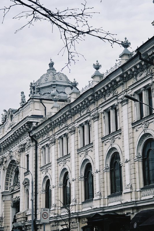 Девочки, забираем оч вайбовую локацию для ваших атмосферных фоток — срочно сбрасывайте подружке с пр