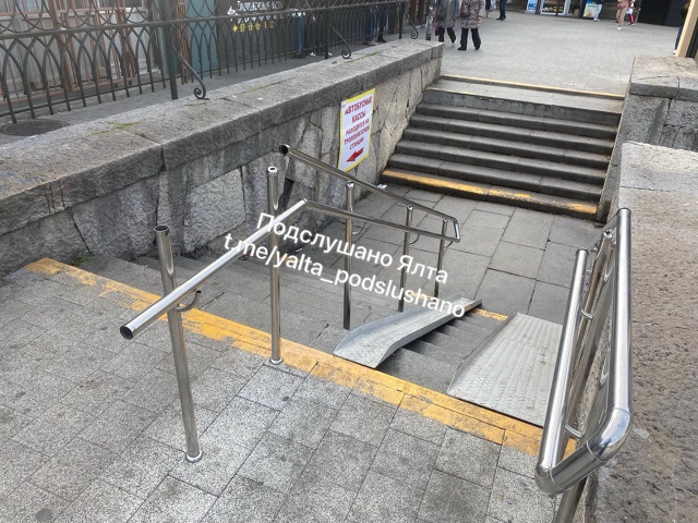 Автовокзал !!!
Уже 2 месяца прошло как перила вырваны и ?...