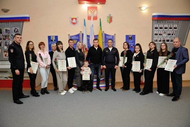 В Евпатории с профессиональным праздником поздравили ...