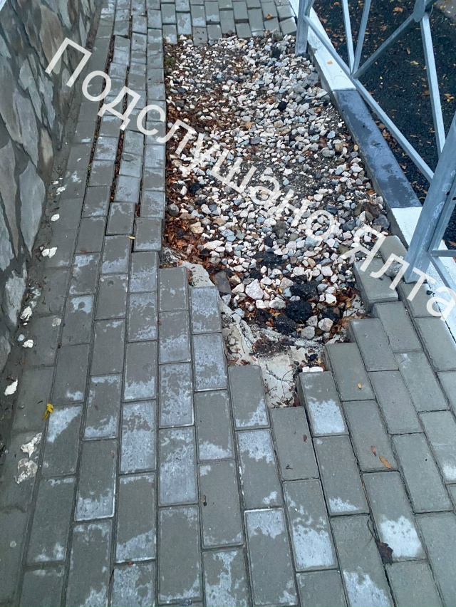 Скоро год как раскопали дорогу на Свердлова, ниже «Зве?...