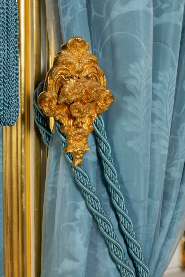 Весенняя палитра Большого петергофского дворца🪻