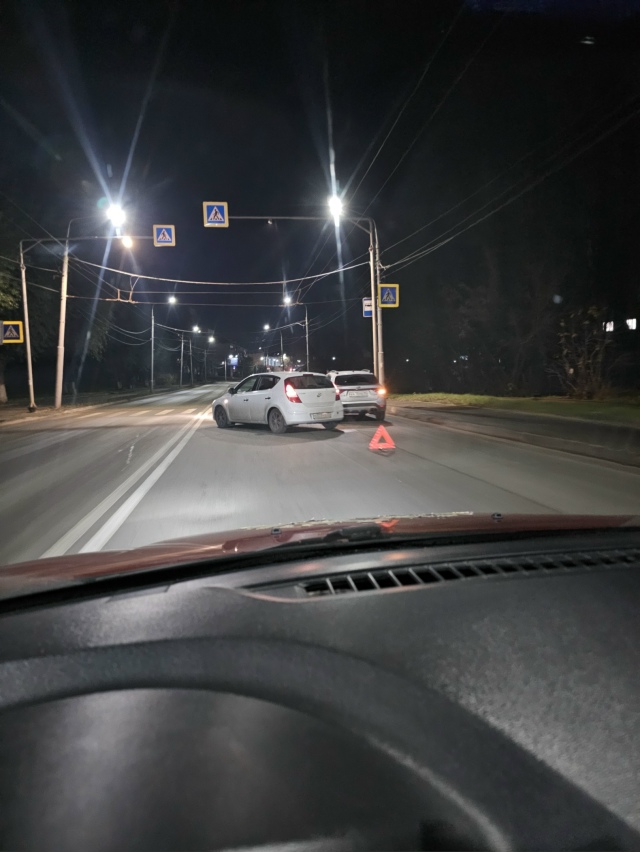 У старого кладбища