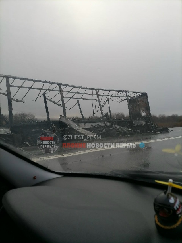 Сегодня ночью в 4-5 утра сгорела фура на трассе Пермь Иж?...