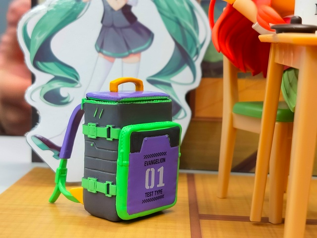 — Поторопись! У нас щас котлетки
— С макарошками?
—??...