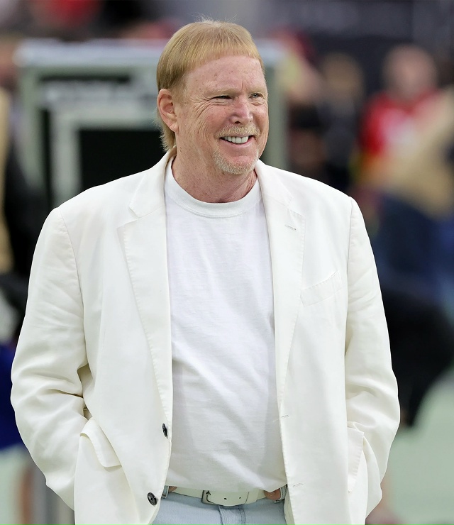 Миллиардер уверяет, что его девушка не знала о его сост...