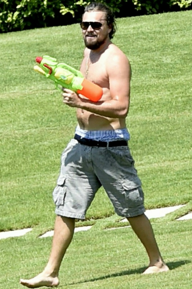 Не стреляйте в людей!
😱В Ялте росгвардейцы задержали ?...