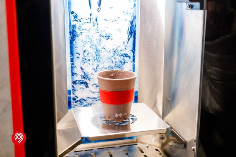 Ой, классно: в московском метро начали устанавливать бесплатные водоматы!
Первый уже стоит на Комсо