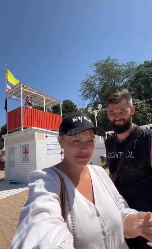 «18 самцов дельфинов и 3 парня» — спасатели на пляже на ?...