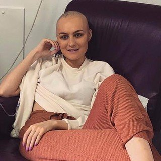 Перед смертью в 40 лет, умершая от рака желудка, всемирн?...