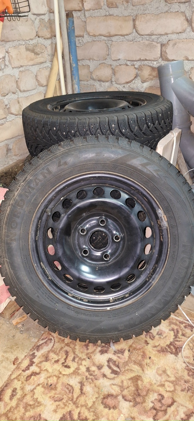 Продам комплект зимней резины Nordman Nordman + 195/65 R15 на диска...