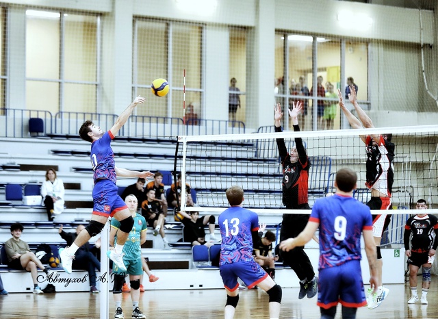 Сегодня в Можайском ФОК «Арсенал» кипели волейбольные...