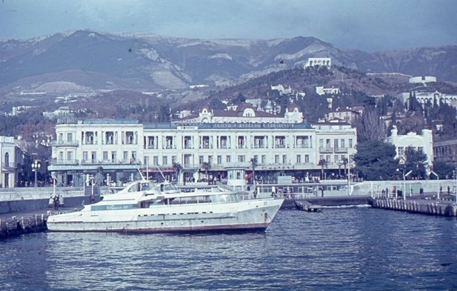 Ялтинский порт, 1960–1970-е годы.
Жизнь кипела, работа шла ?...