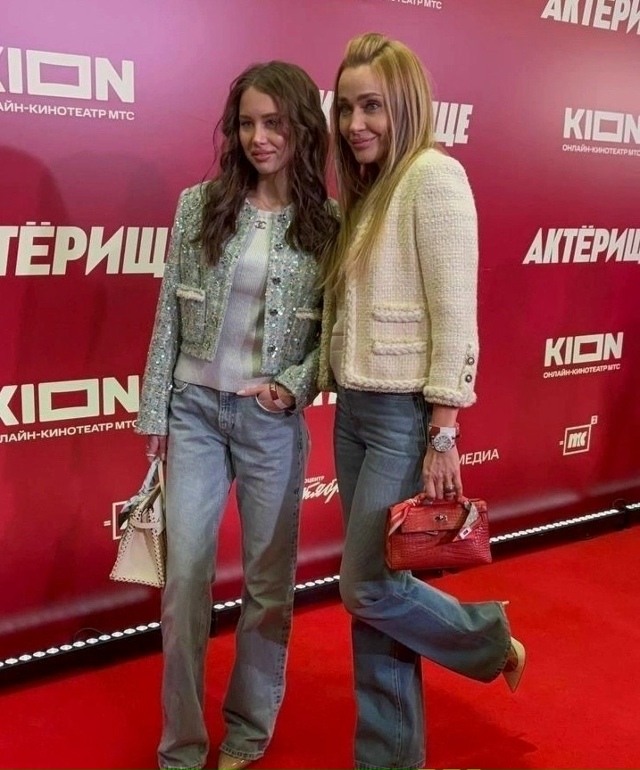 Скандал набирает обороты!
Оказалось, что 19-летняя Авро...