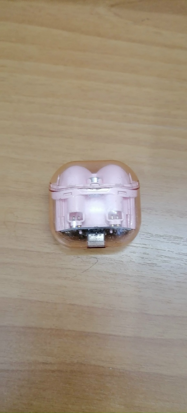 Найден в автобусе, обращаться на автостанцию.