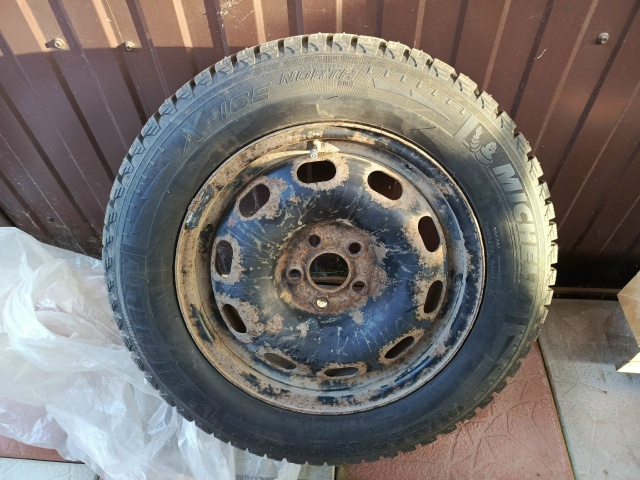 Фото 1-3. Продам комплект колёс зима195/65/R15 на дисках.
Зим?...