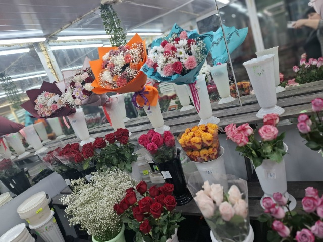 Свежее поступление цветов по адресу ул комарова д 1( св?...