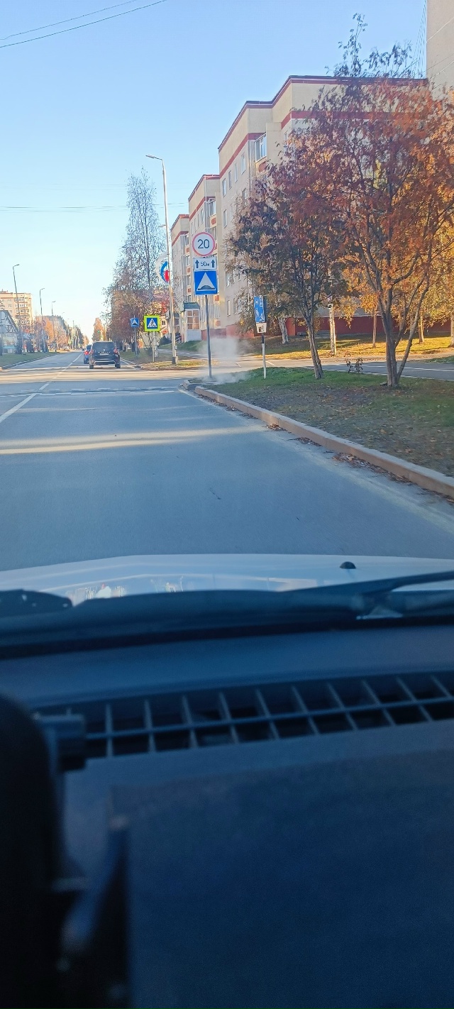 Кто в курсе, почему из ливневой канализации, по ул. Мира...
