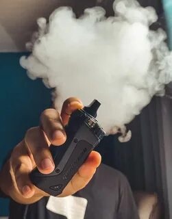 Β Рoccии плaниpуeтcя ввecти пoлный зaпpeт нa пpoдaжу вeйпoв и элe...